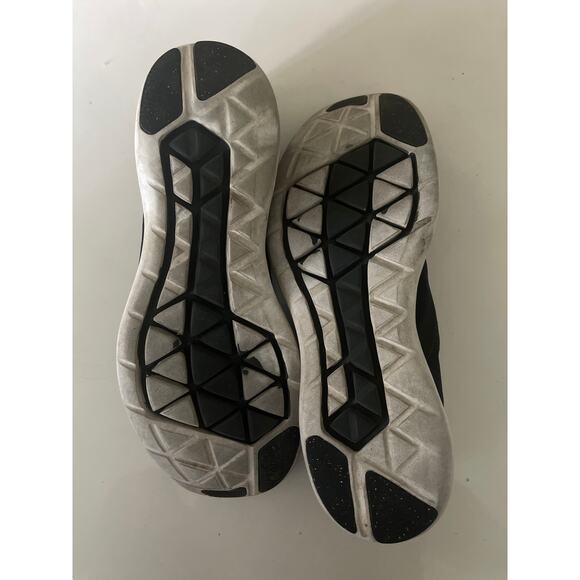 Nike Air Zoom Winflo 3 Men’s Running Shoes – Black/White – Excellent Condition - Picture 4 of 4